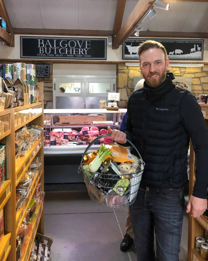 Privatkoch Sascha Zellinger beim Einkaufen in Frankreich